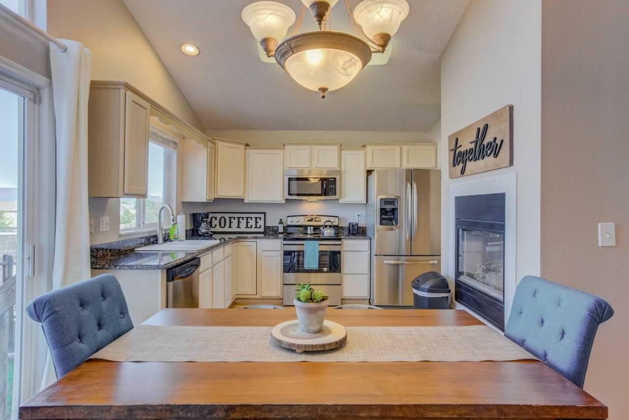 Villa Cozy 4Br House With Peak Views In Colorado Springs Extérieur photo